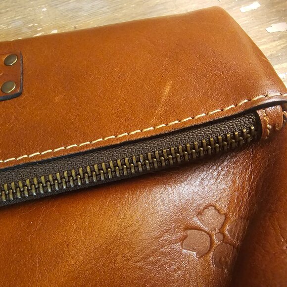 Patricia Nash large wristlet - Picture 6 of 9